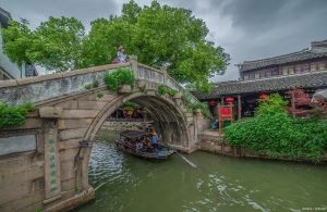 2022年昆山中考最低录取分数线显示，考入昆中震川难度增大